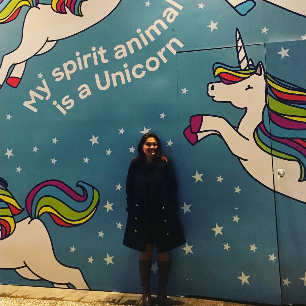 Meet your Posher, Elloi